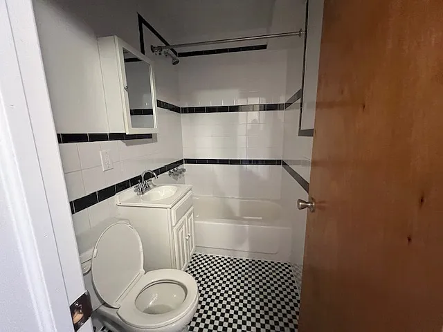 390 E 21st St #4D — Photo 6
