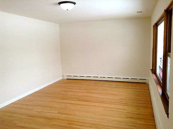 5th image of 402 Oglesby Ave