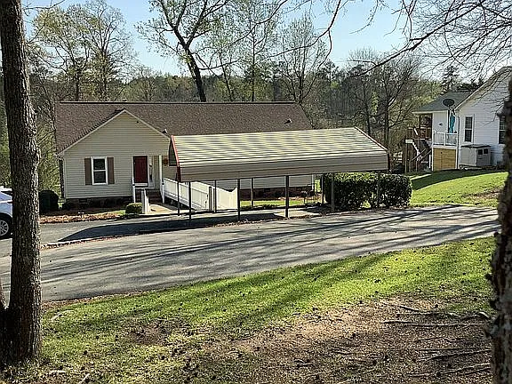 1053 Ridgewood Dr — exterior photo