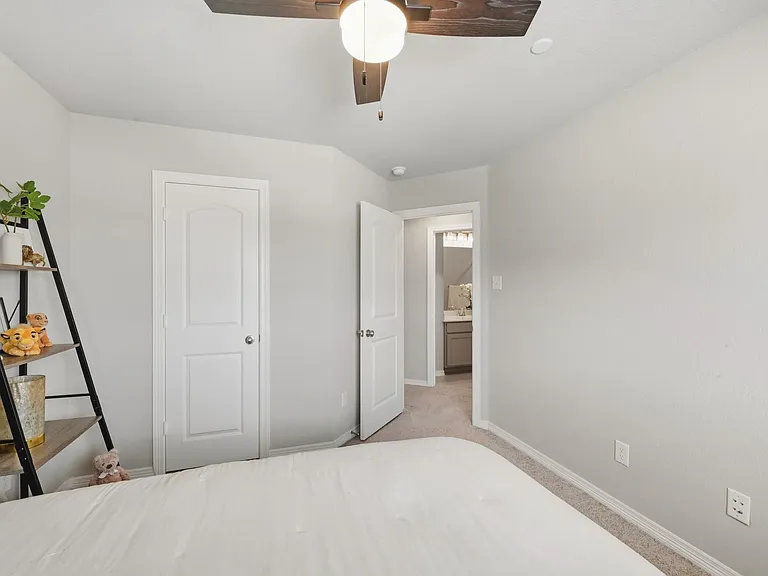 8050 Scanlan Trce — Photo 32