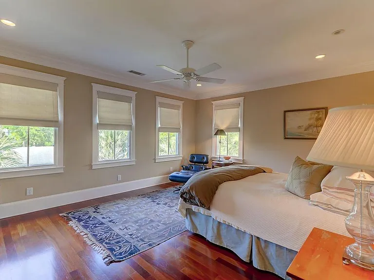 1312 Thompson Ave — Photo 17