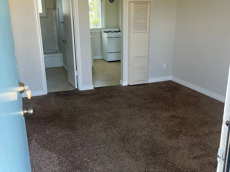 2810 Union — Photo 31