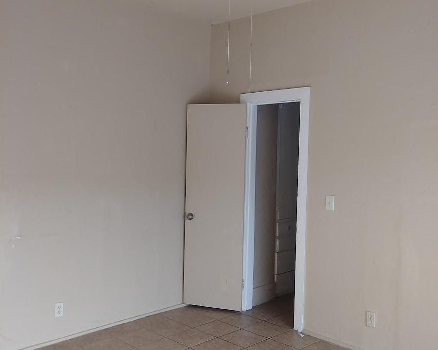 1st image of 850 W 7th St