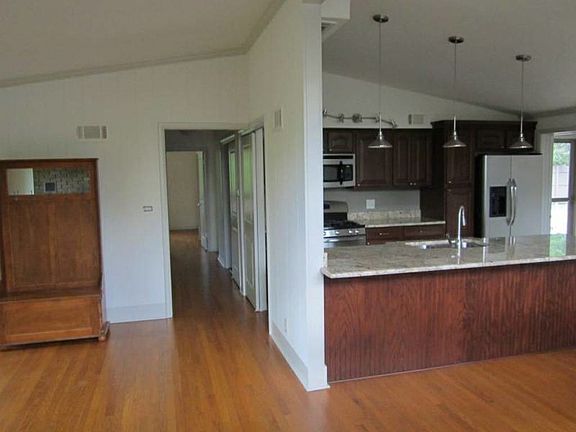 2nd image of 546 Kimball Ave