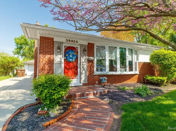 36924 Thinbark St, Wayne, MI 48184