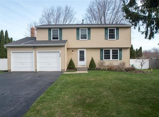 200 Round Pond Ln, Rochester, NY 14626