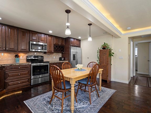 4th image of 526 S 40th Ave