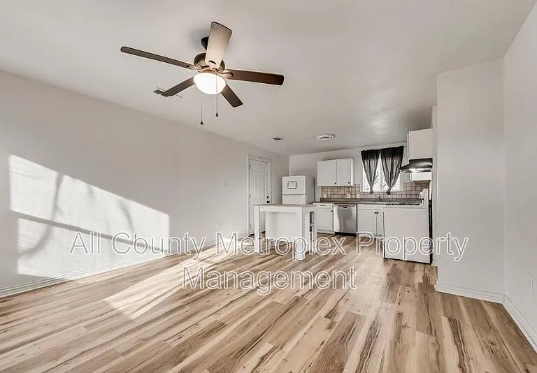 1303 S Medora St #4 — Photo 2
