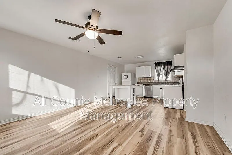 Building Photo - 1303 S Medora St #4