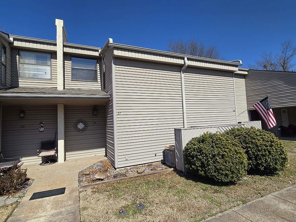 1st image of 135 Hillview Dr #37