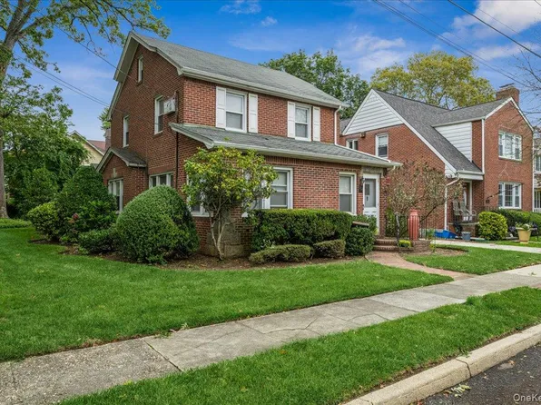 101 W Elder Avenue, Floral Park, NY 11001