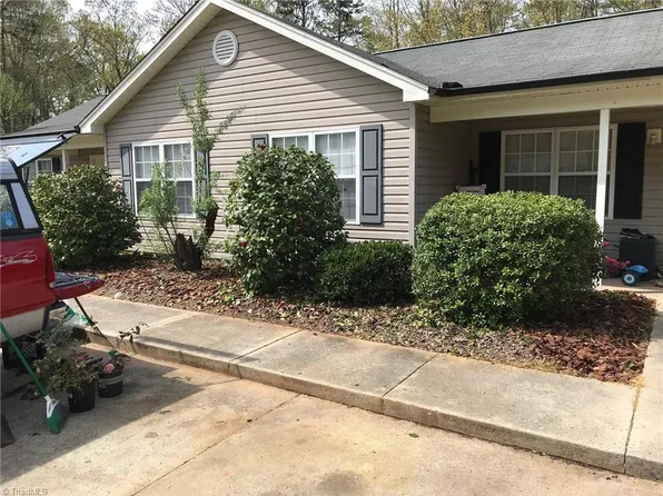 211 Idlewild Dr, Randleman, NC 27317