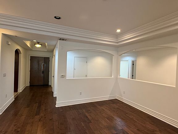 3rd image of 10640 Woodbridge St Penthouse 2