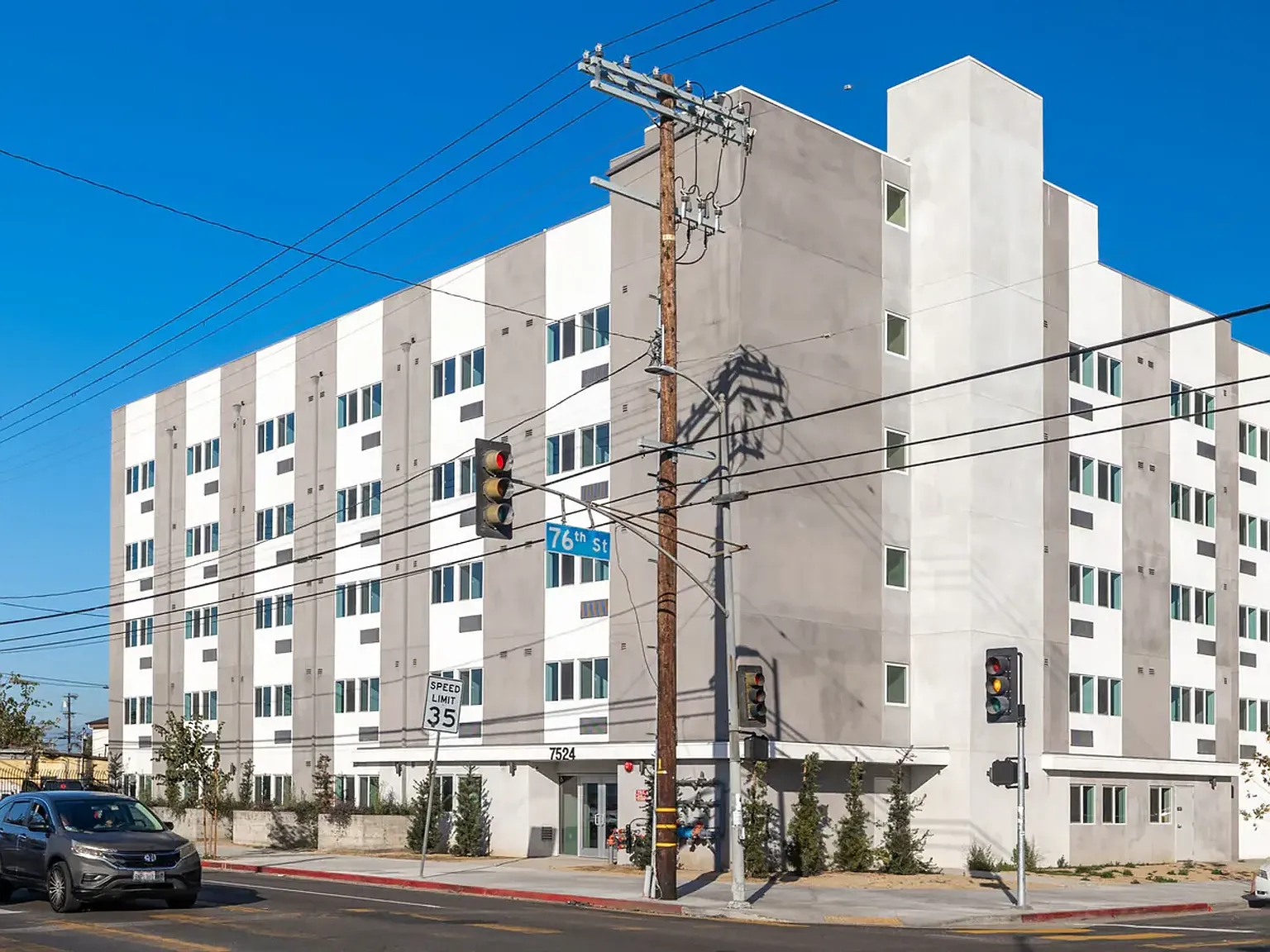 Gorgeous 1 bed/1 bath Apartments ~ LA City Section 8 Voucher Accepted! — Photo 2