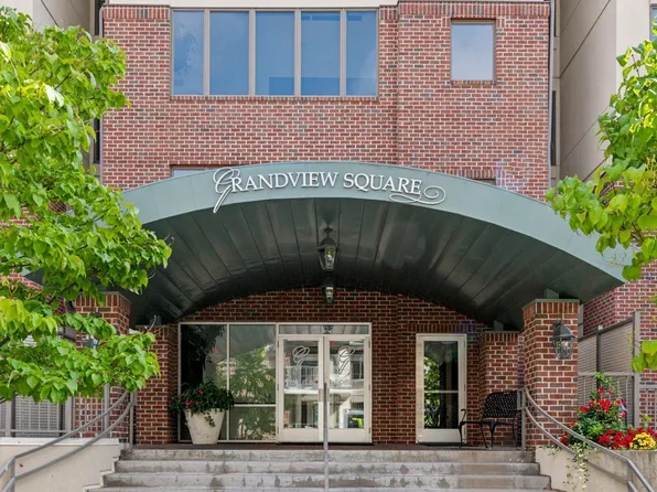5225 Grandview Sq APT 308, Edina, MN 55436