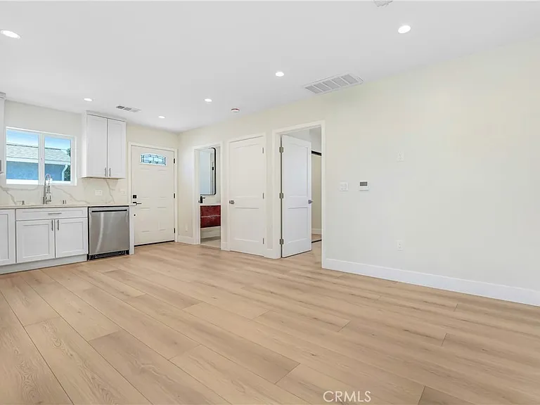 6724 Katherine Ave — Photo 5