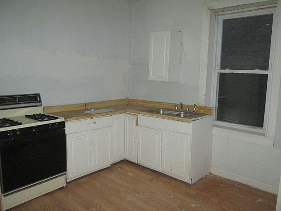 5th image of 1226 Lombard Ave