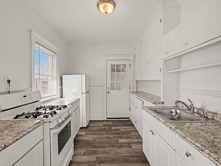689 E Kirby St #1 — Photo 7