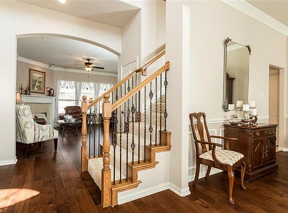 3rd image of 3320 Lexington Ave