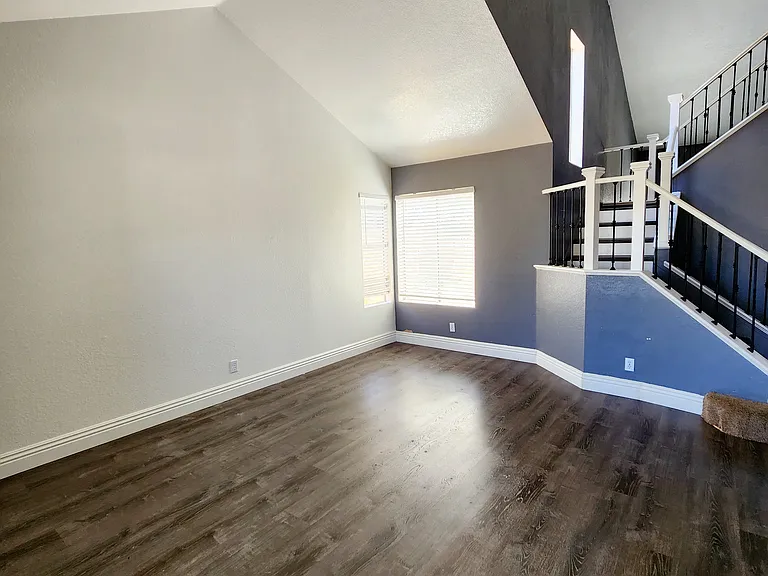 39306 Fieldcrest Cir — Photo 3