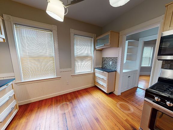 3rd image of 107 Oxford St #3
