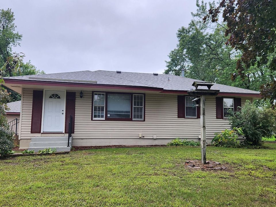 1st image of 700 105th Ln NE