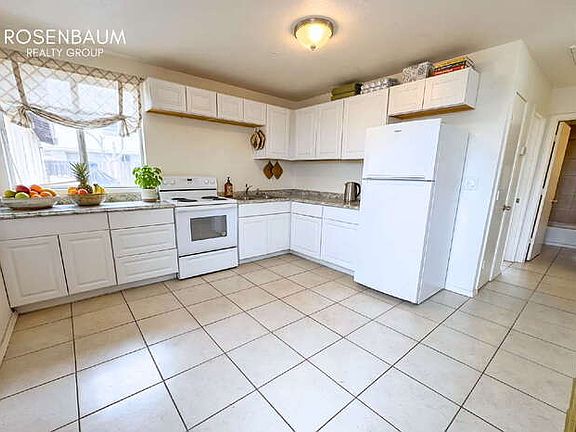 4th image of 1702 W Shangri La Rd #3