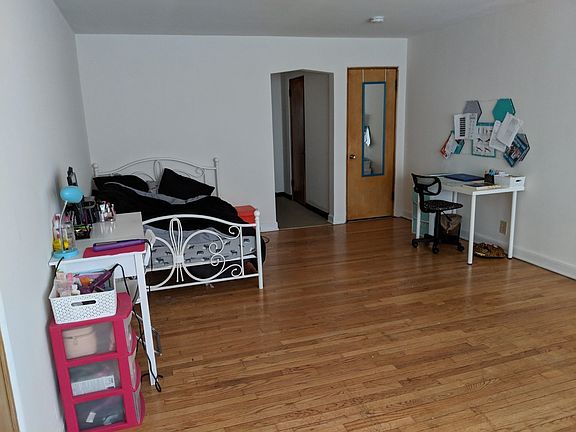 2nd image of 1615 N Franklin Pl #17897517