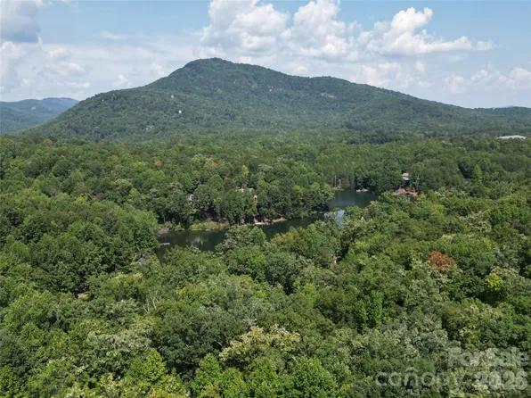 16 Highland Hts, Lake Lure, NC 28746