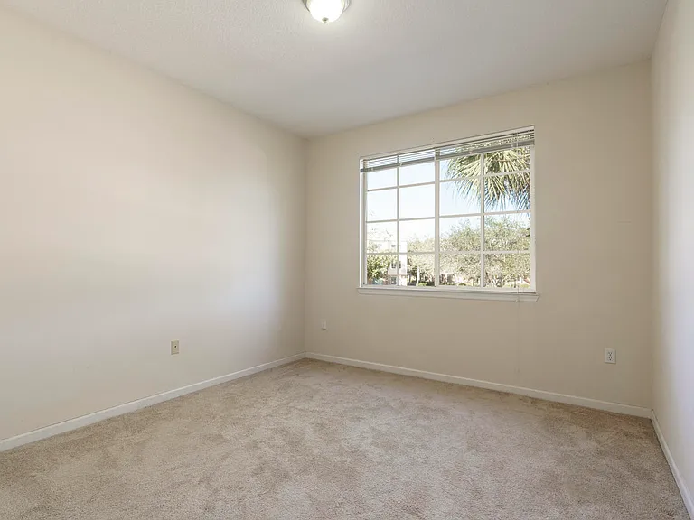1201 Myrtlewood Cir E — Photo 9