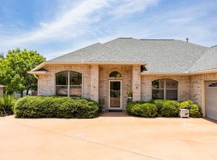 1233 Hilltop Rd, Kerrville, TX 78028