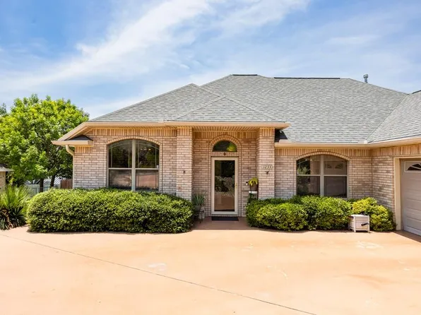 1233 Hilltop Rd, Kerrville, TX 78028