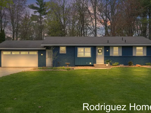 6895 Pinebrook Dr, Hudsonville, MI 49426