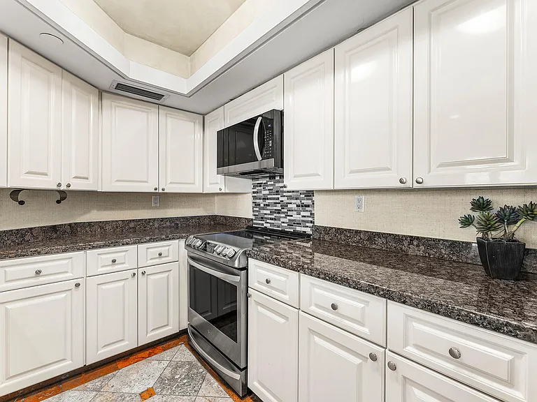 100 SE 5th Ave #410 — Photo 21