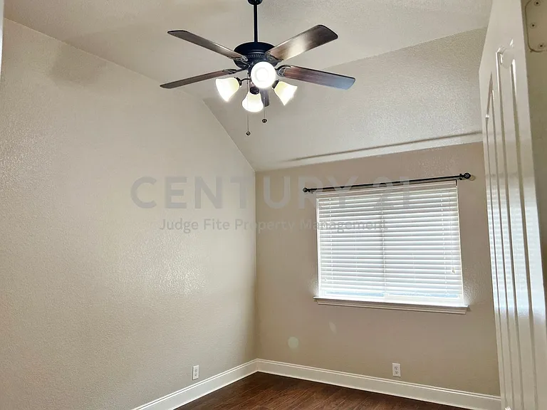 6613 Meadow Glen Dr — Photo 13