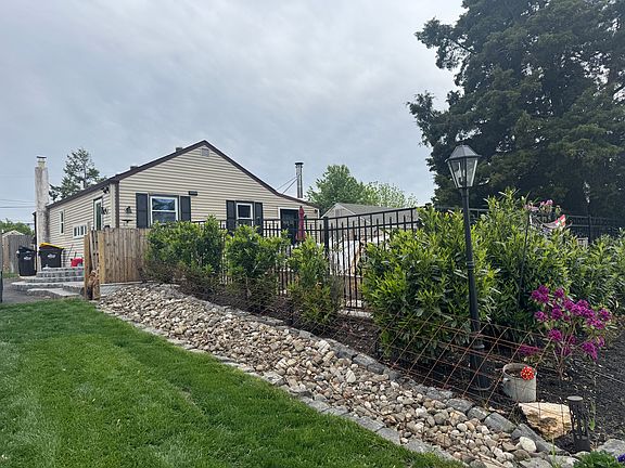 2nd image of 411 Brandywine Ln
