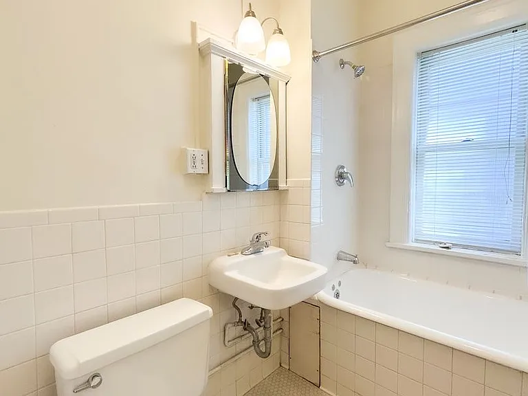 1619 Lagoon Ave — Photo 9