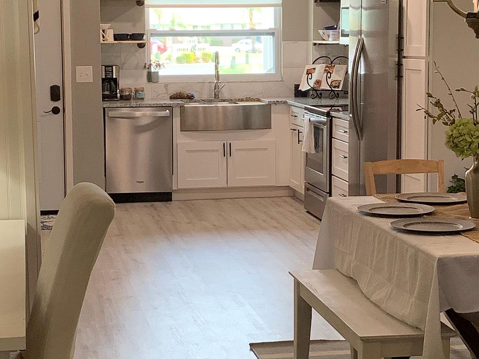 Freshly remodeled kitchen with new appliances