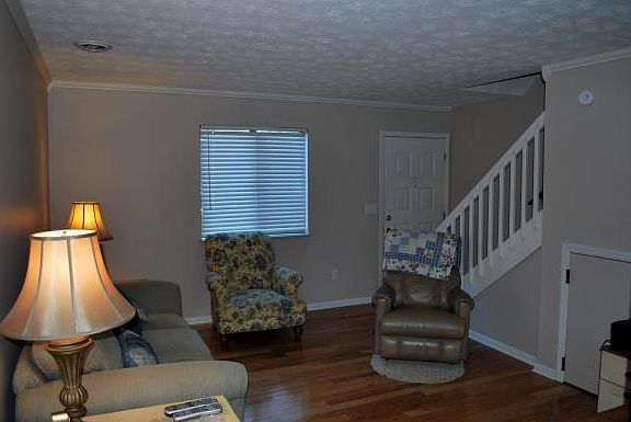 3rd image of 421 Eastley Ct APT B