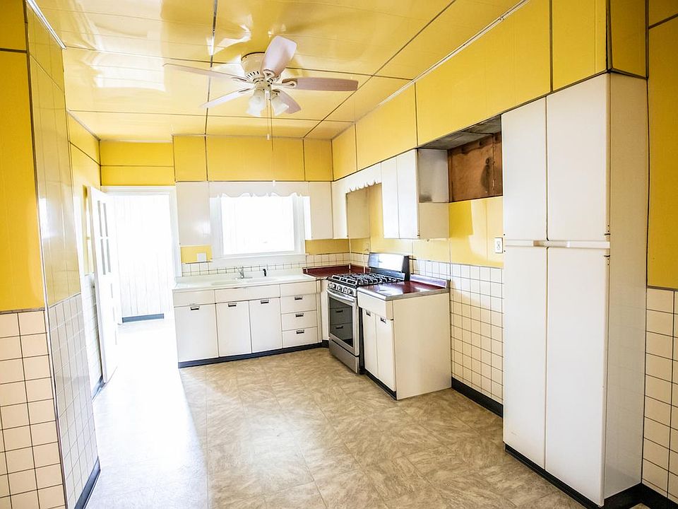 Kitchen. Fridge coming next week