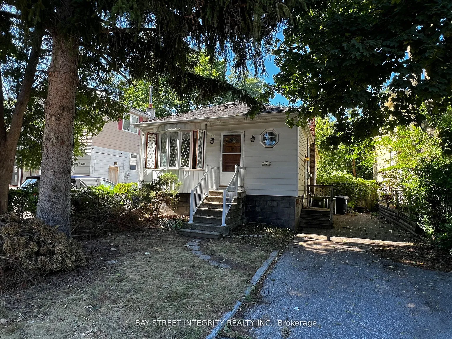 204 Greenfield Ave photo 1