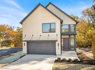 481 Cahoon Rd, Bay Village, OH 44140