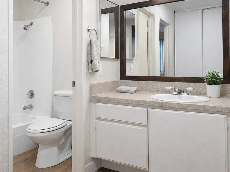 Daisy Apartments — Photo 3