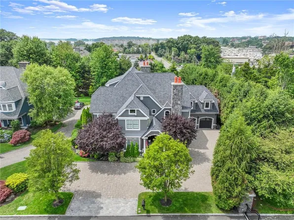 21 Malysana Lane, New Rochelle, NY 10805