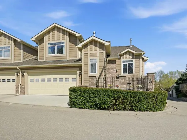 18 S Varsity Estates Park NW, Calgary, AB T3A 6A4