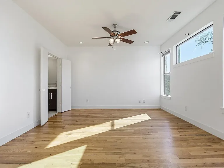 3930 Bowser Ave #10 — Photo 17