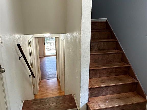 3rd image of 23 Dogwood Cir