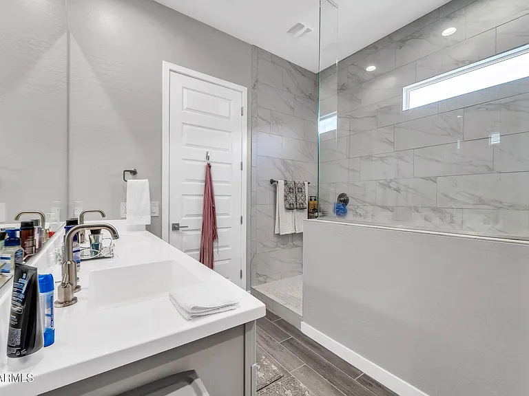 10518 W Albert Ln — Photo 17