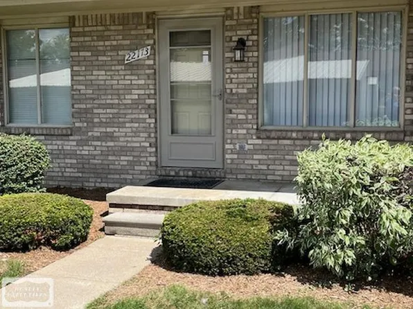 22173 Glenwood St, Clinton Township, MI 48035