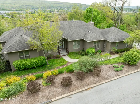 207 Ridge Ave, Altoona, PA 16602